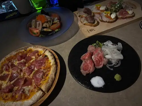 ⁡こんにちは、ビアバル ヴェスタです！
⁡
当店は、産地直送の佐賀牛をはじめとしたお肉をメインに、手延べのピザや、こだわりのサラダなどのお料理を楽しむことができます🥩🥩🥩𓎩𓌉𓇋
⁡
お料理に相性バッチリなクラフトビールや、ワイン、カクテルのご用意もございますので、ぜひお気軽にお尋ねください🍷
⁡
お客様のご来店を楽しみにお待ちしております。
⁡
OPEN 17:00ー05:00 (L.O.04:00）
@vesta_beerbar 

#関内 
#横浜 
#横浜グルメ 
#横浜ディナー⁡
#馬車道