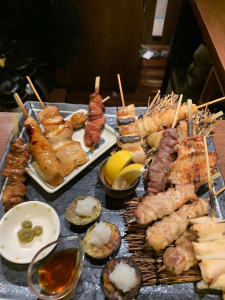 すべて店内で手打ちをし、店長山口が焼き上げる備長炭を使った本格炭火串焼き