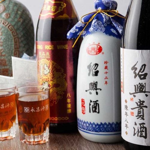 多種酒類可供選擇，搭配道地的中餐
