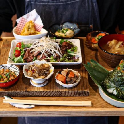 [Dinner] One soup and five colors daily set meal (meat) 2,000 yen (tax included)