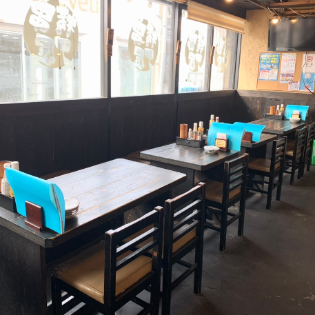 Table seats can be used by 2 people or more.We welcome you to have a quick drink on your way home from work or a date at an izakaya on a holiday.