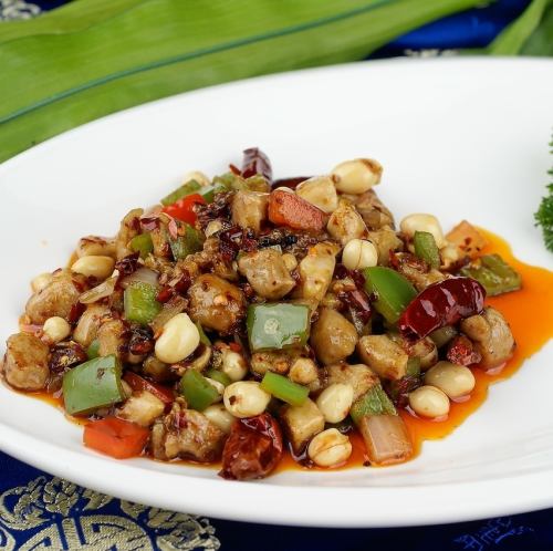 Sichuan-style stir-fried chicken and peanuts
