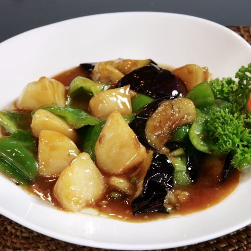 Stir-fried Three Kinds of Local Vegetables / Stir-fried Eggplant with Japanese Pepper