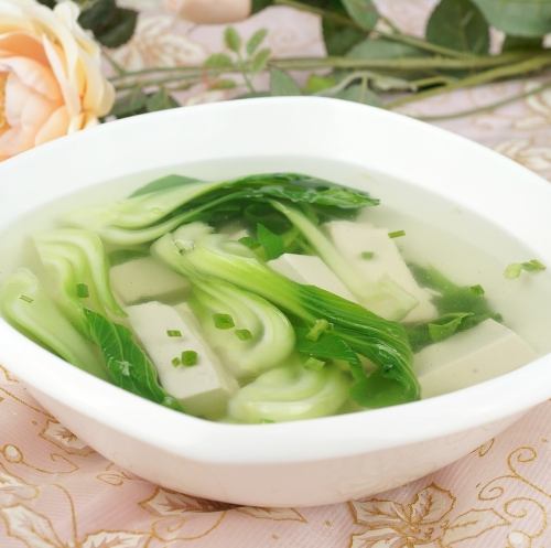 Seasonal vegetables and tofu soup