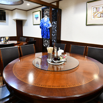 円卓個室もご用意あり。少人数でのご宴会はもちろん、仕切りを外せば最大30名様までのご利用も可能です。