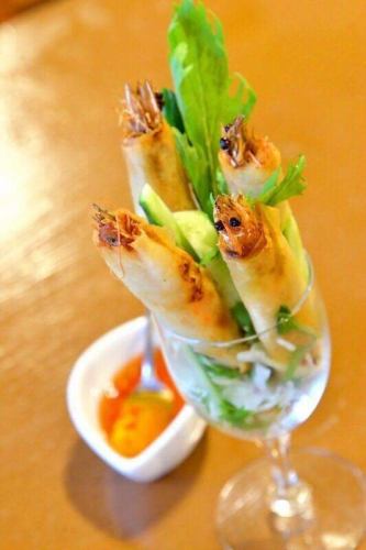 Fried shrimp spring rolls (4)