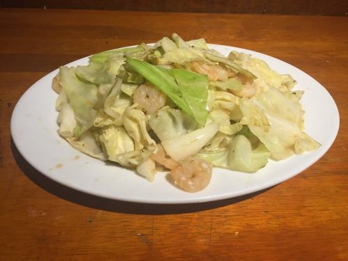 Garlic stir-fried shrimp and cabbage