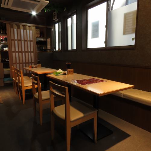 当店では、25名様から50名様まで貸切でご利用いただけます。一体感のある空間で、同窓会や結婚式の二次会など、特別な日を盛大にお祝いしませんか？ご予算に応じて柔軟に対応いたします。