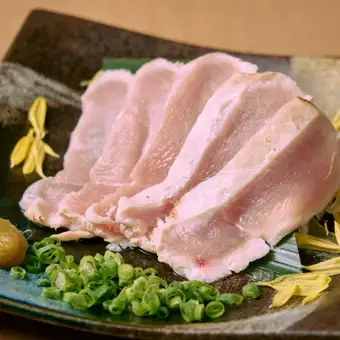 柚子胡椒で食べる鶏刺し