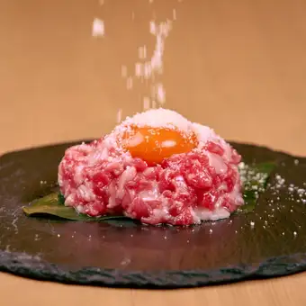 馬とろチーズユッケ