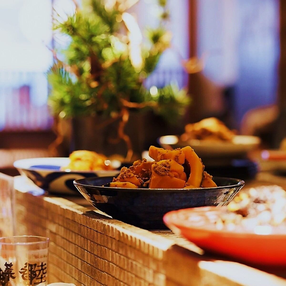 熟練料理長が丁寧に仕上げる全国の厳選素材を使った逸品をご提供