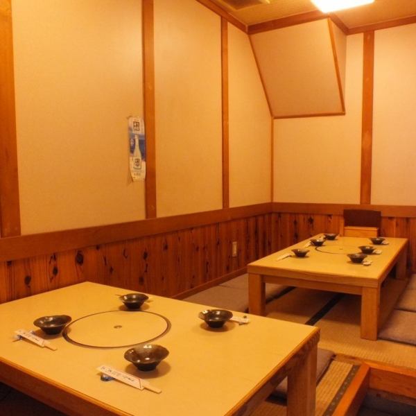 A tatami room with a calm atmosphere where you can stretch your legs and relax comfortably can be used by up to 10 people.It can also be reserved for parties of up to 24 people.