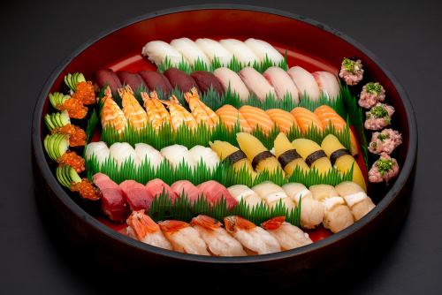 Assorted sushi Suzuran