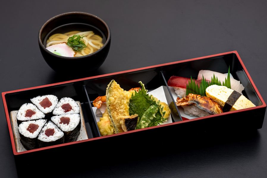 【三色組合小月】推薦套餐！包含壽司、天婦羅、迷你烏冬面的價格！1,580日元（含稅）