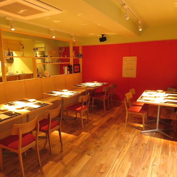 We can accommodate from 12 to a maximum of 18 people, and for private hire we offer a basic Recommando course, but we will do our best to accommodate any other requests or prices.Please do not hesitate to consult us.(Depending on the course content, it may be possible to rent the venue exclusively for up to 12 people.)