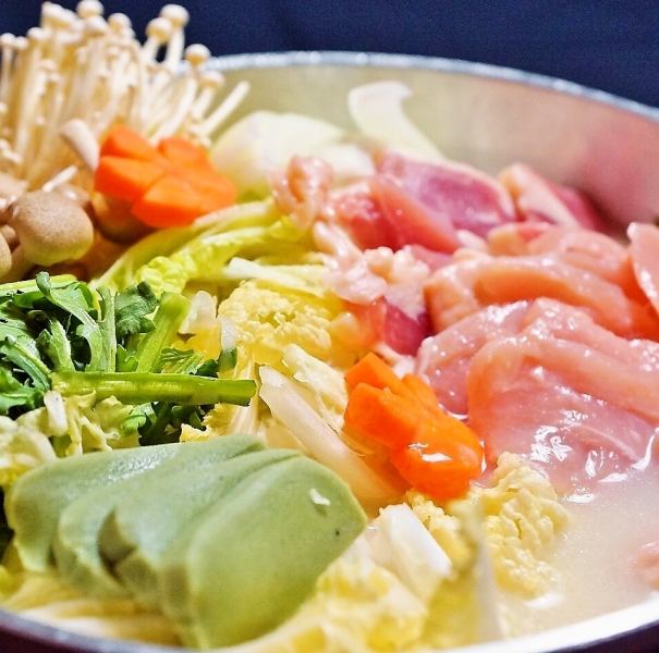 Popular with women ♪ Toriga's famous chicken soup hotpot [Shirotaki]