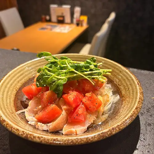 鶏たたきとトマトのカルパッチョ
