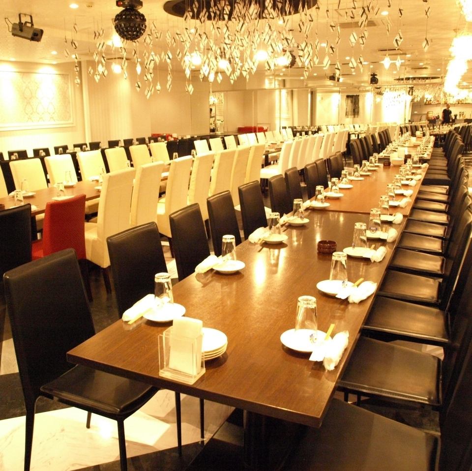 Can accommodate up to 130 people seated and 160 people standing! Recommended for events, etc.
