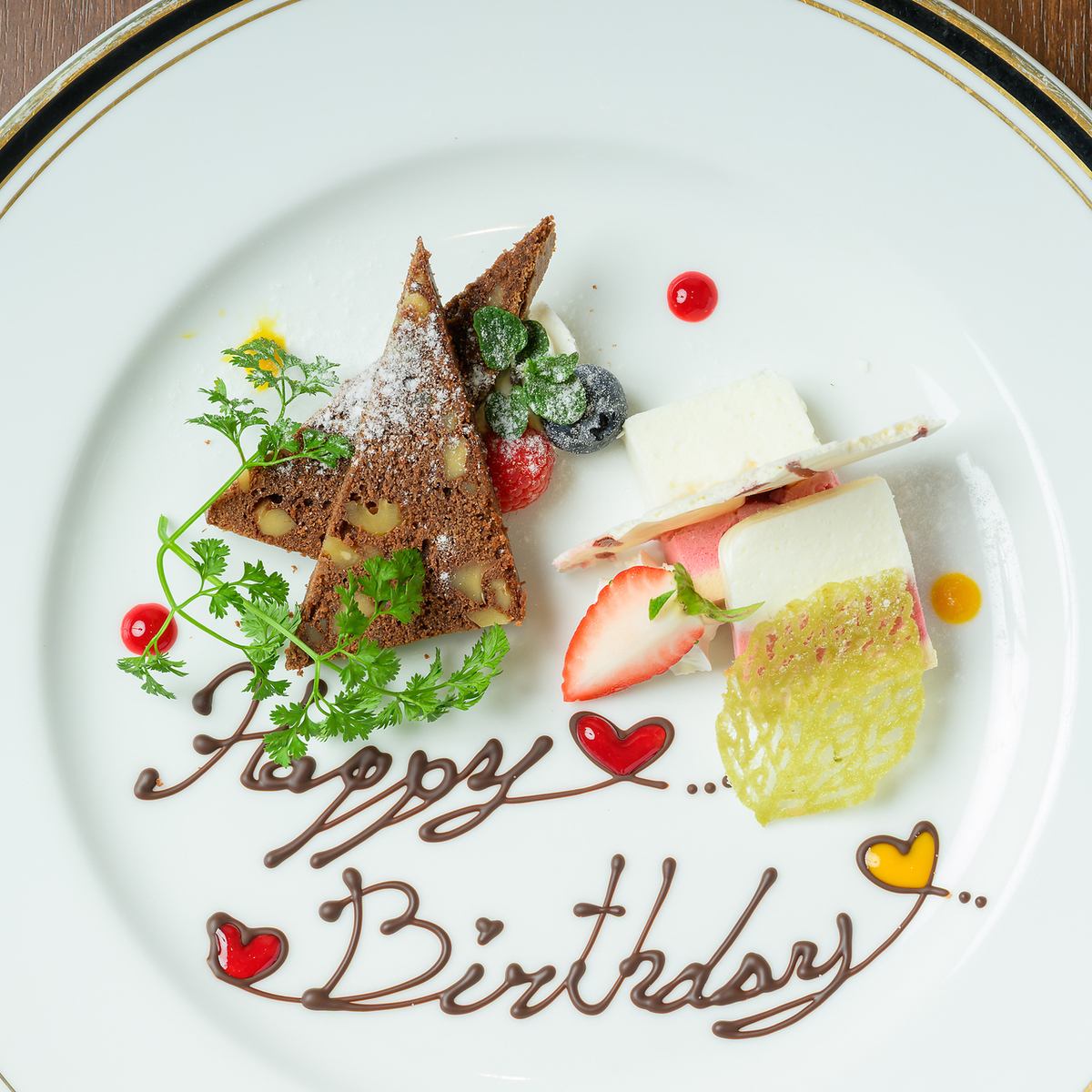 誕生日や記念日にチョコ文字プレートをサービス♪