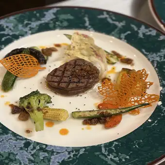 Cena B