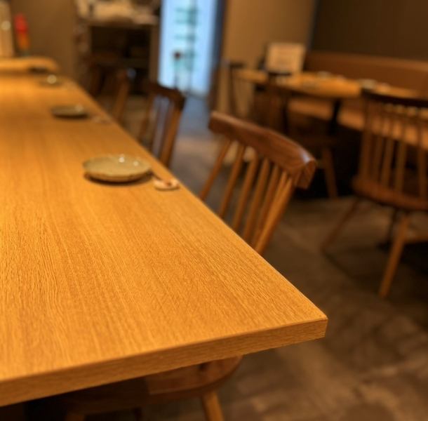 【おばんざいが並ぶ特等席】おばんざいが並ぶカウンターは特等席。見て、選んで愉しめるカウンターは予約必須となっております！おひとり様からも大歓迎！お仕事終わりなどのさく飲みにもおすすめです！【居酒屋/飲み放題/栄/錦/和食/魚/海鮮/炭火焼/誕生日/栄駅/伏見/伏見駅/居酒屋/おばんざい】