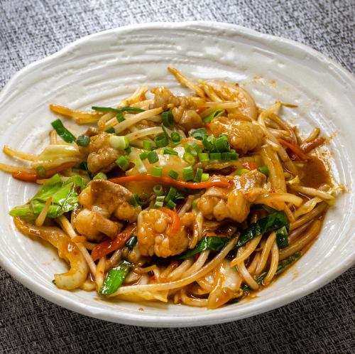 Stir-fried meat and vegetables / Stir-fried pork and kimchi
