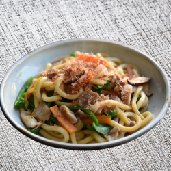Japanese-style fried udon (curry or mentaiko mayonnaise flavor)