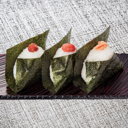 Rice balls (plum, cod roe, salmon)