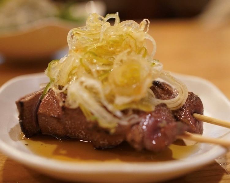 【◇おすすめ串焼！◇】苦手な方も当店の「ネギればー串」を試してみて！くさみやパサつきゼロで大好評♪