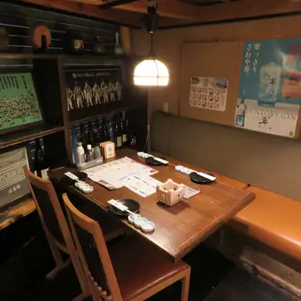 [Table for 4: The most popular "secluded prime seat"] This private and tranquil space is very popular for celebrations and small get-togethers.Because it offers a comfortable and relaxing atmosphere, it can fill up quickly, so making a reservation in advance is recommended! (Chiba Station/Chiba/Izakaya/Kyushu/Seafood/Meat/All-you-can-drink/Shochu/Chiba Central)