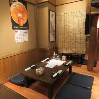 [Private room accommodating up to 30 people] This banquet room is very popular for company parties and other gatherings! Due to its popularity, advance reservations are recommended.We are flexible in adjusting the number of people and layout, so please feel free to contact us.(Chiba Station/Chiba/Izakaya/Kyushu/Seafood/Meat/All-you-can-drink/Shochu/Chiba Central)