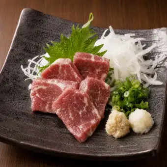 大理石纹马肉刺身
