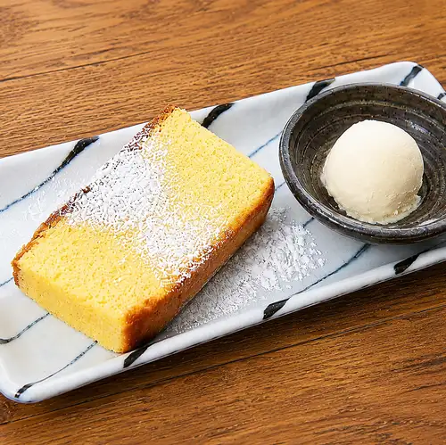 <Nagasaki> Nagasaki Castella cake served with vanilla ice cream