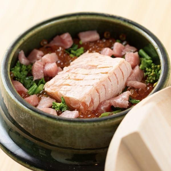 【奢华不一样的味道】用不同的砂锅煮的托罗和鲑鱼子饭 市场价格