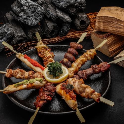 備長炭で焼き上げる本格焼き鳥盛り合わせ