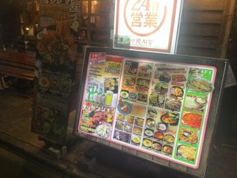 女子会、宴会、貸切り大歓迎！お席はテーブル席4名様×6、3名様×2、2名様×2飲み会の際はぜひ当店へお問い合わせ下さい。気さくなスタッフがお出迎えします。
