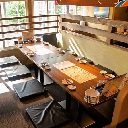 A semi-private room with a sunken kotatsu that can accommodate up to 40 people.