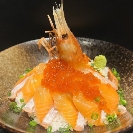 ボタン海老、イクラ、サーモン北海道プレミアム海鮮丼
