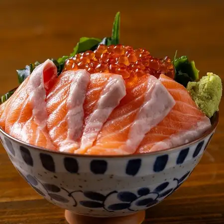 サーモンといくらの海鮮親子丼