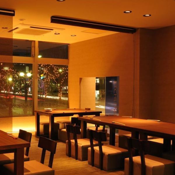 広々空間で周囲を気にせずにお過ごしいただけます！ご友人同士でのお食事、ちょっとした飲み会、接待など、様々なシーンでご利用くださいませ◎