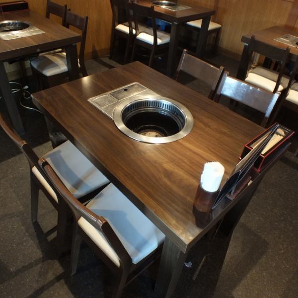【家族団欒に♪】個人店ならではの完全サポート◎木の温もりあふれる店内…♪お好きなドリンク、お好きなお料理を頼みたいお客様には、ママさん必見!!お会計10％オフクーポンがオススメ☆日常使いで当店をご利用ください。