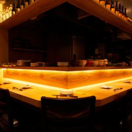 ライブ感を楽しめるカウンター席はひとり飲みやデート、ディナーにおすすめの特等席となっております。町田エリアでのひとり飲みやディナー、デートに是非、ご利用くださいませ。【町田/居酒屋/炉端焼き/土鍋ご飯/創作料理/飲み放題/貸切/宴会/デート】