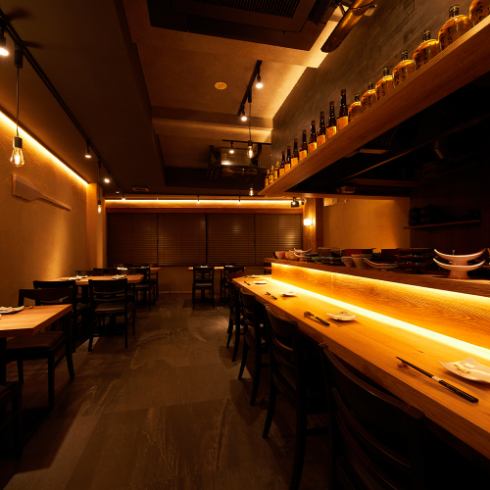 まさに大人の隠れ家。デート向けのカップルシートもございます。