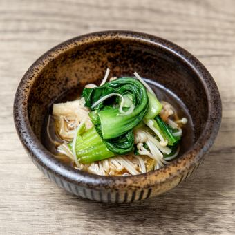 Parent chicken with bok choy and mushrooms