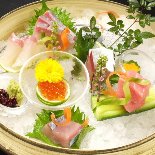 [Assorted fresh sashimi]
