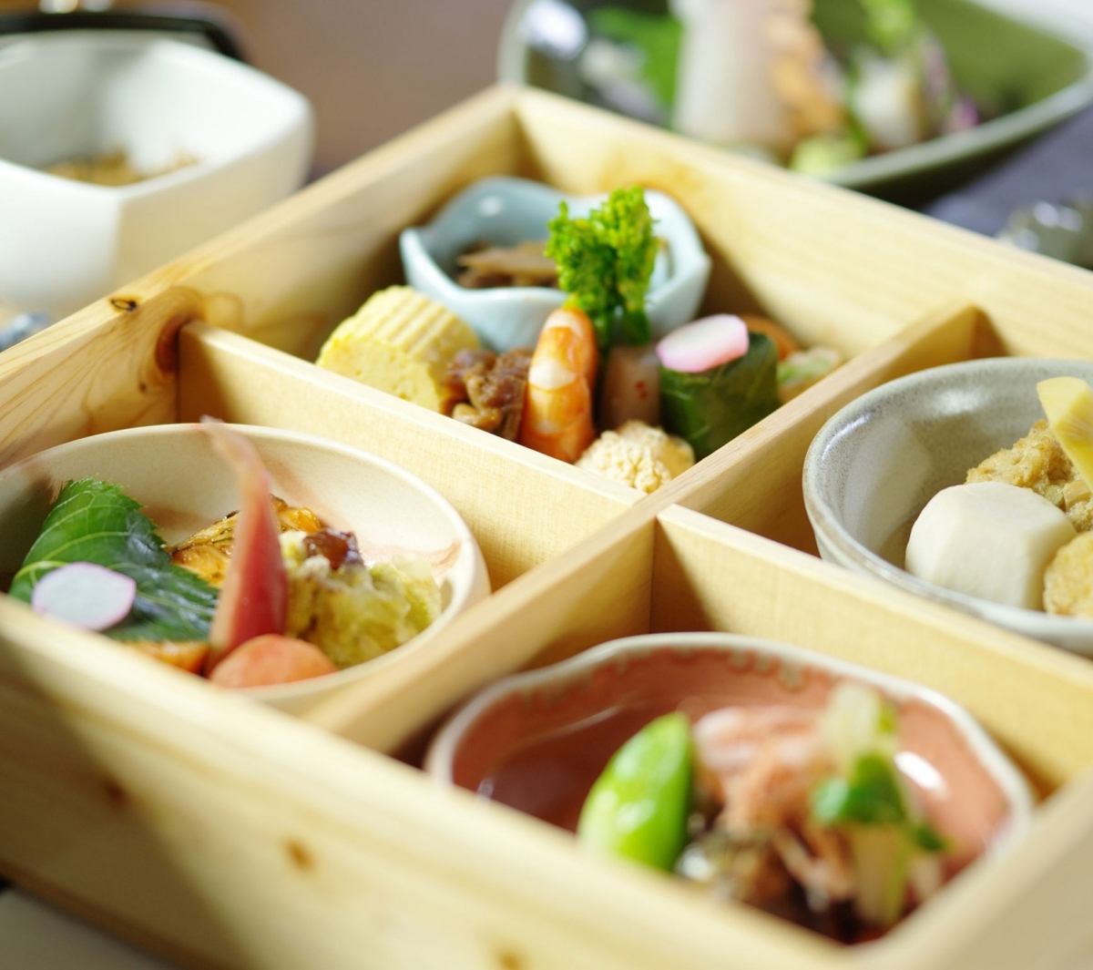 五島鯖茶漬け膳、海鮮丼、信州蕎麦と天ぷら膳など6種のランチ