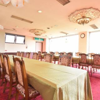 【梅の間】接待やお食事会・各種宴会に利用しやすい完全個室となっております。最大30名様まで収容可能です。