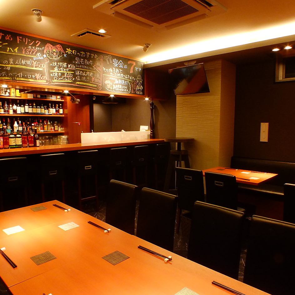 Enjoy an adult dinner in a modern space surrounded by soft lighting ♪