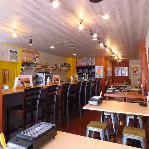 【解放的な明るい店内】一見様も入りやすい◎