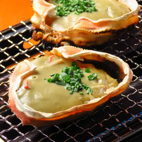 【イチバン人気!濃厚でクリーミーな味わい】かに味噌こうら焼き